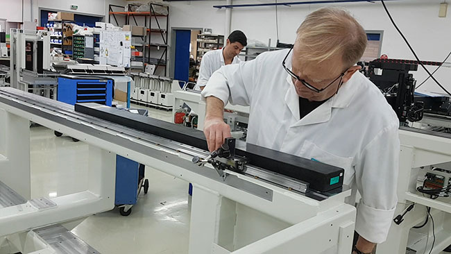 Montaż prowadnic automatu pick&place